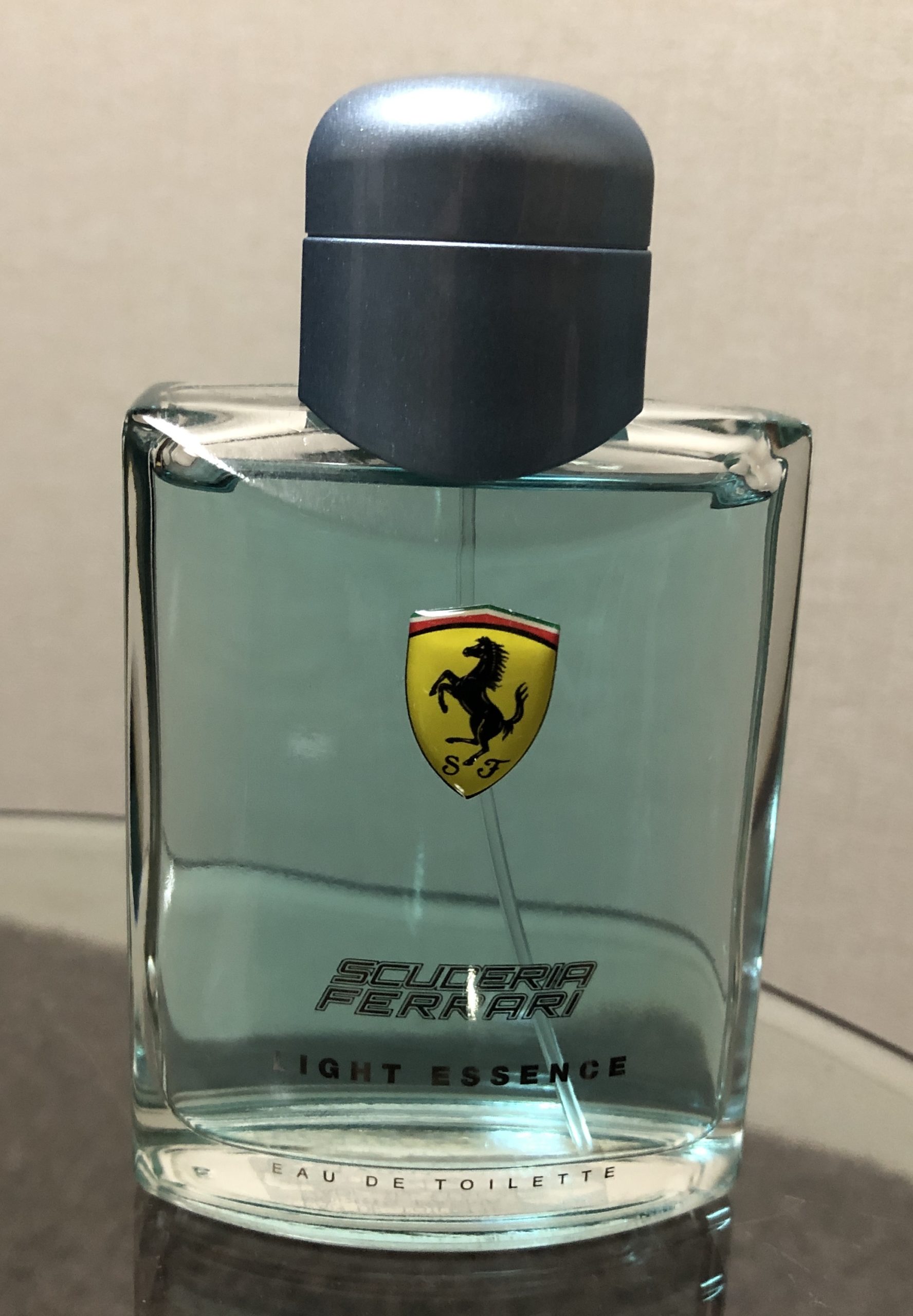 くまさん Slide Blog | 30代の応用が効く香水『フェラーリ ライトエッセンス オードトワレ』